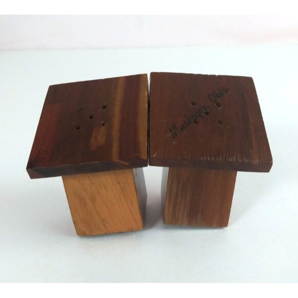 Vintage Ma & Pa Outhouse Wooden Salt & Pepper Shakers - Picture 3 of 6